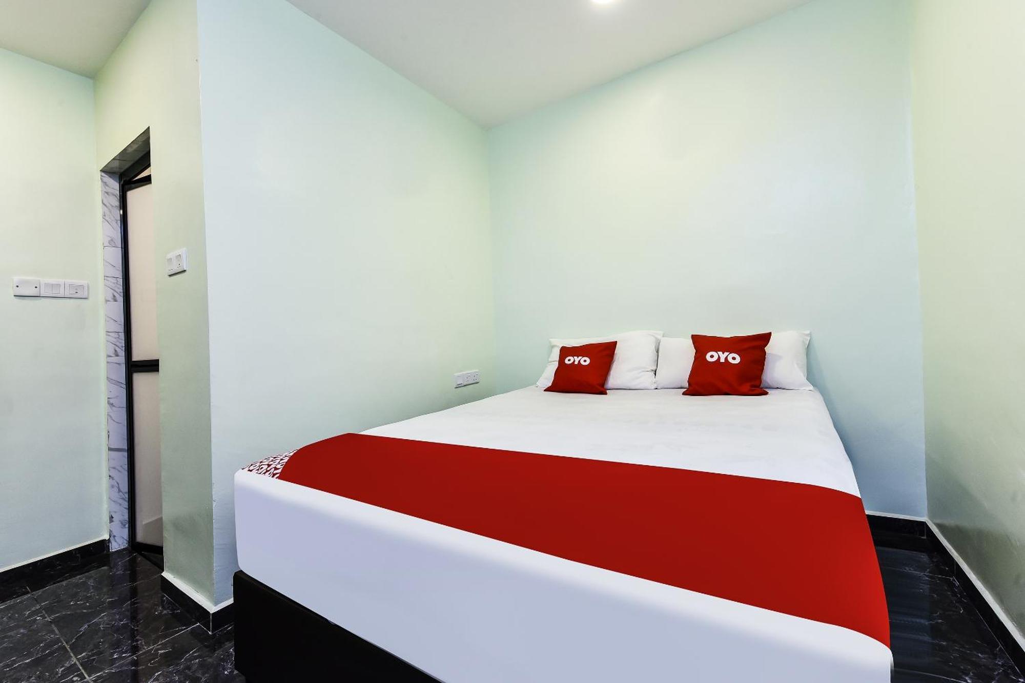 Oyo 90445 Th Hotel Bahau Экстерьер фото