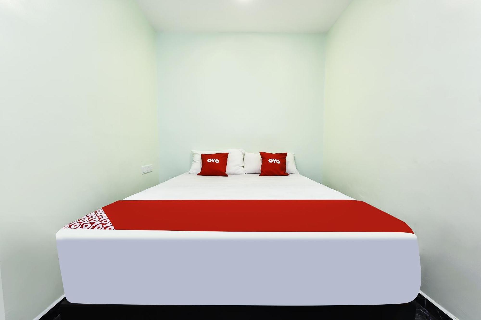 Oyo 90445 Th Hotel Bahau Экстерьер фото